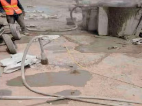 五台水泥混凝土路面板底注浆技术 路面脱空注浆整治方案