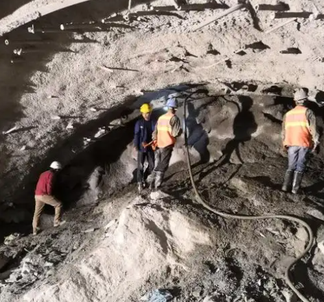 五台隧道拱顶带模注浆料，微膨胀注浆料的特点及施工工艺
